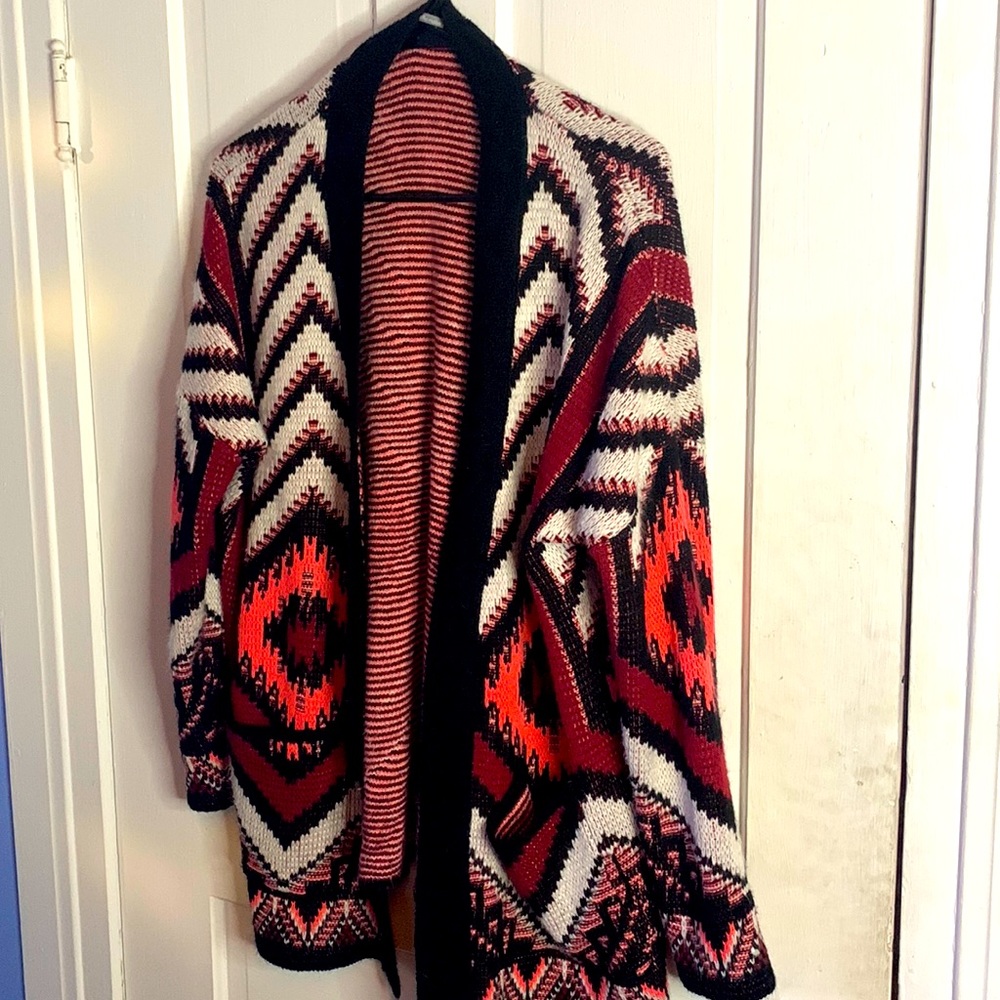 Charlotte Russe cardigan, size Medium, pink and white diamonds and zig zags